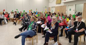 Saattohoidon vapaaehtoiset kokoontuivat Turun Meri-Karinassa lokakuussa 2023