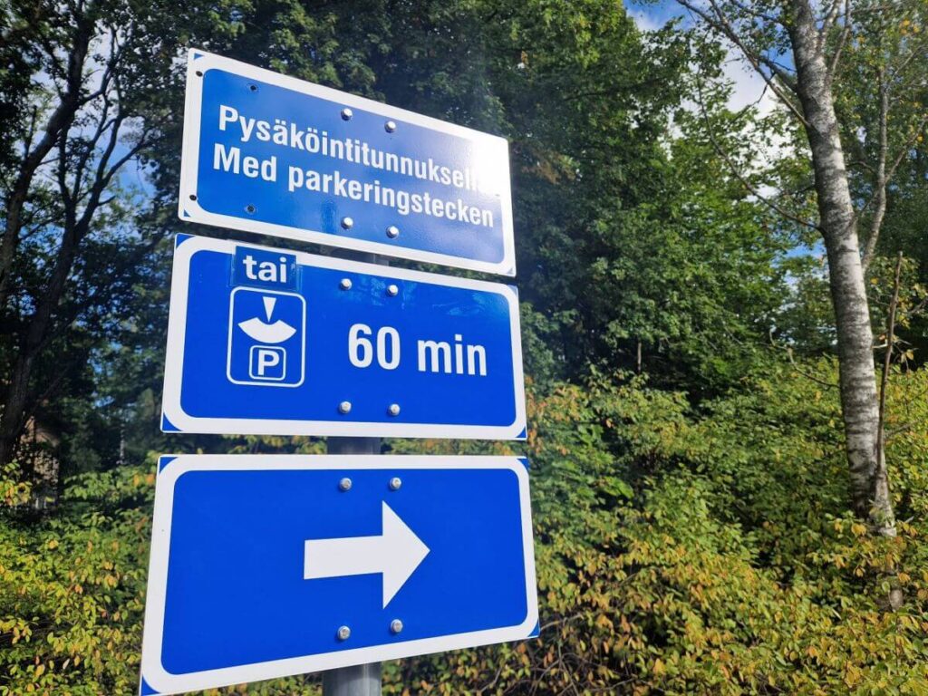 Raamattuopisto pysäköinti liikennemerkki